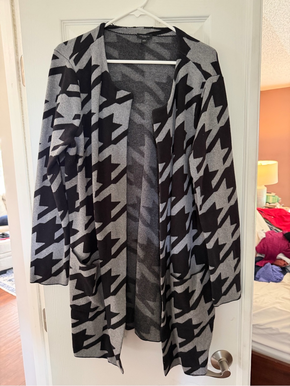 Ann Taylor Factory Black and Gray Houndstooth Open-Front Cardigan
